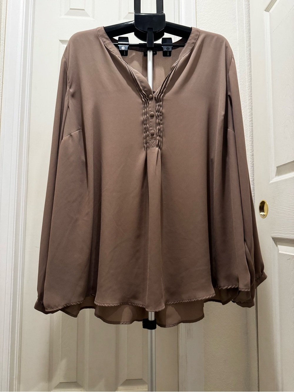 🤎 Torrid | Women's Taupe Long-Sleeve V-Neck Blouse 3x